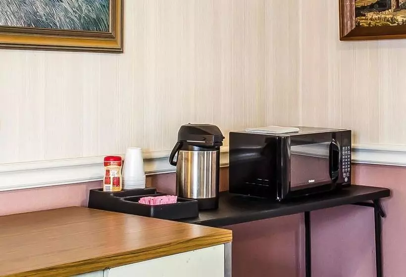 مُتل Rodeway Inn Akron