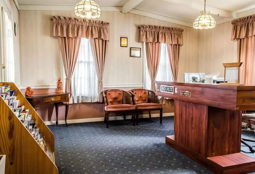 مُتل Rodeway Inn Akron