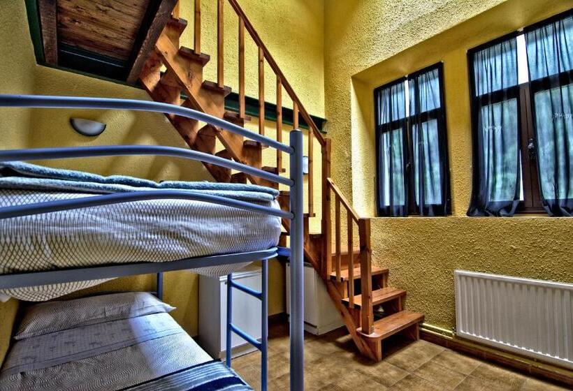 Albergue Juvenil De Bustiello