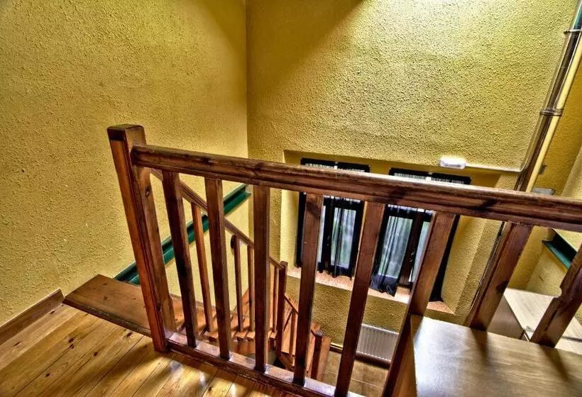 Albergue Juvenil De Bustiello