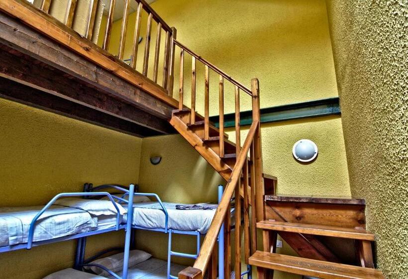 Albergue Juvenil De Bustiello