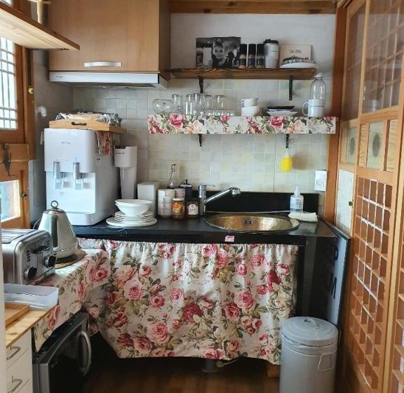 Majatalo Ssamok Ssamok Hanok Guesthouse