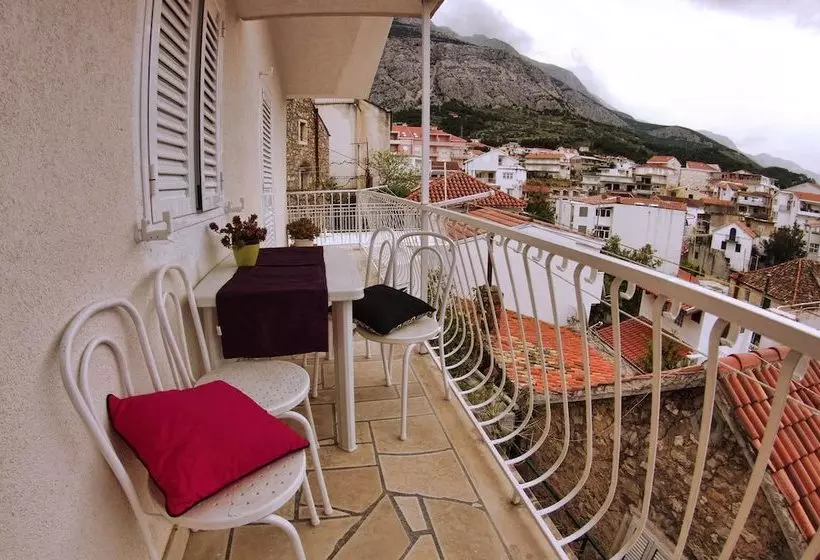 Apartments And Rooms With Wifi Makarska   11063