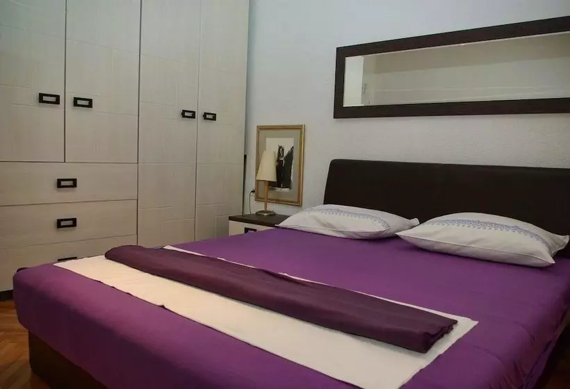 Apartments And Rooms With Wifi Makarska   11063