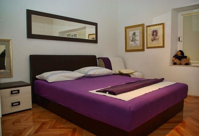 Apartments And Rooms With Wifi Makarska   11063