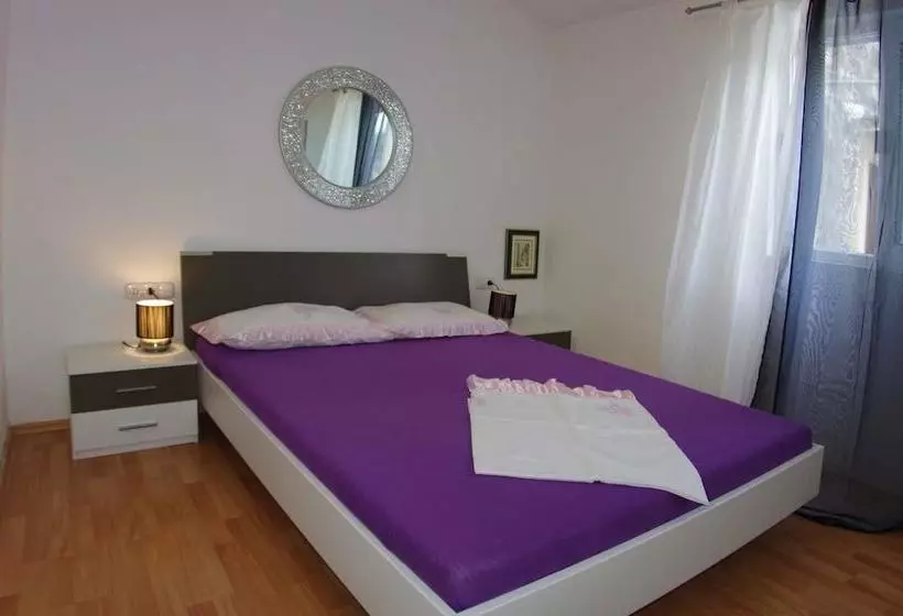 Apartments And Rooms With Wifi Makarska   11063