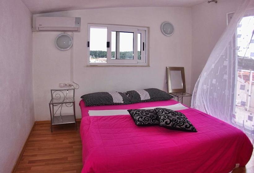 Apartments And Rooms With Wifi Makarska   11063
