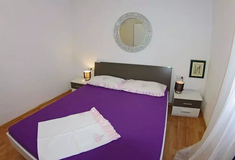 Apartments And Rooms With Wifi Makarska   11063