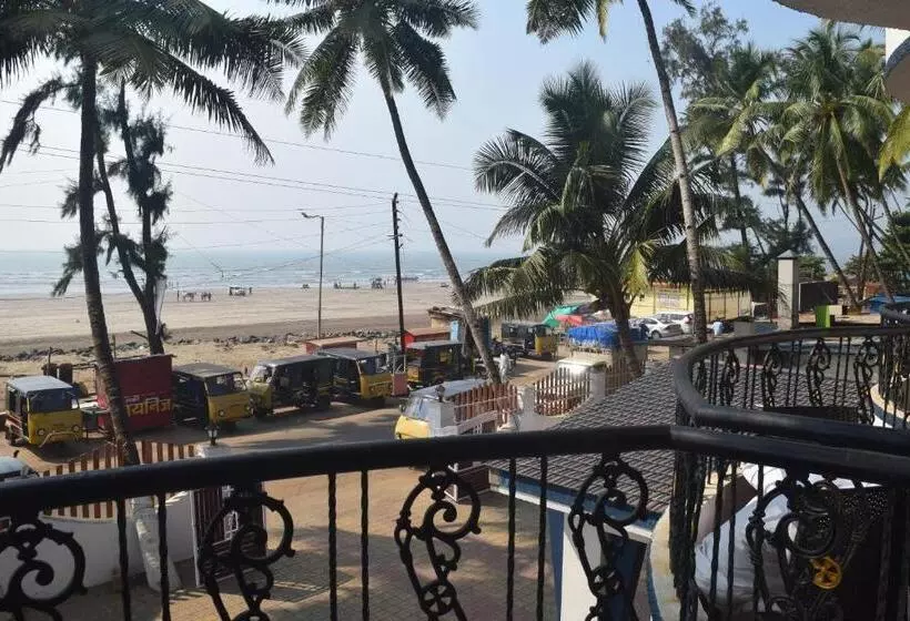 ホテル Murud Marina