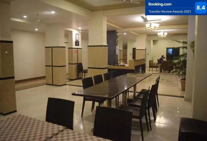 ホテル Murud Marina