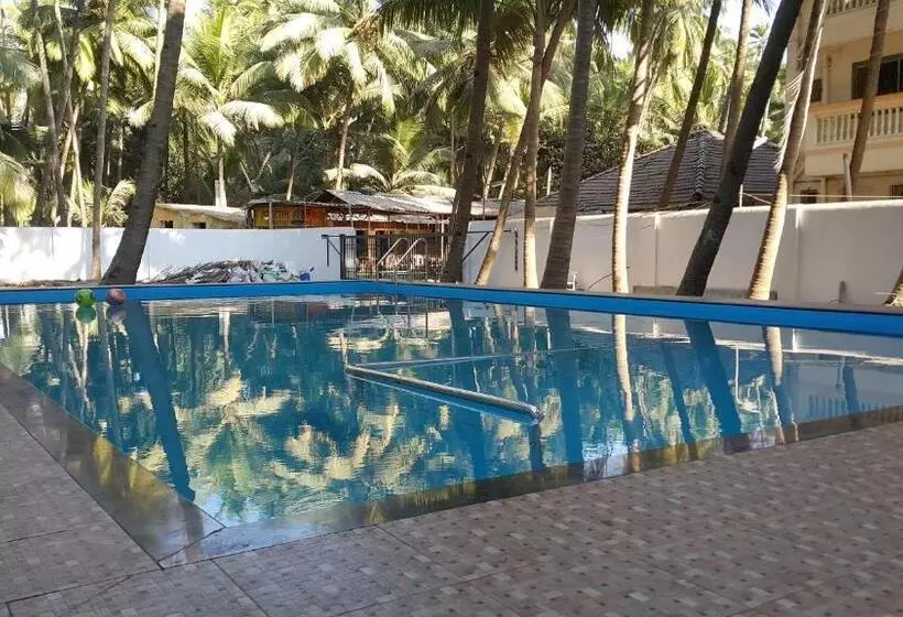 ホテル Murud Marina