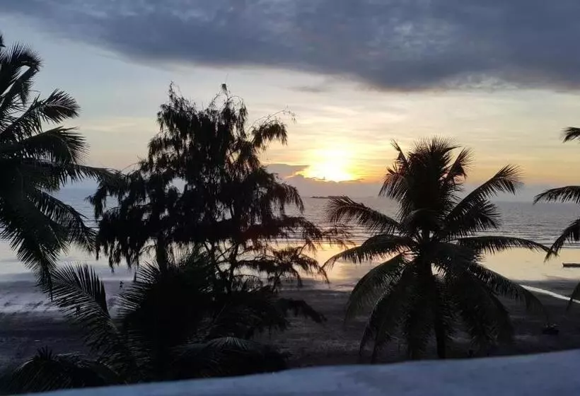 ホテル Murud Marina