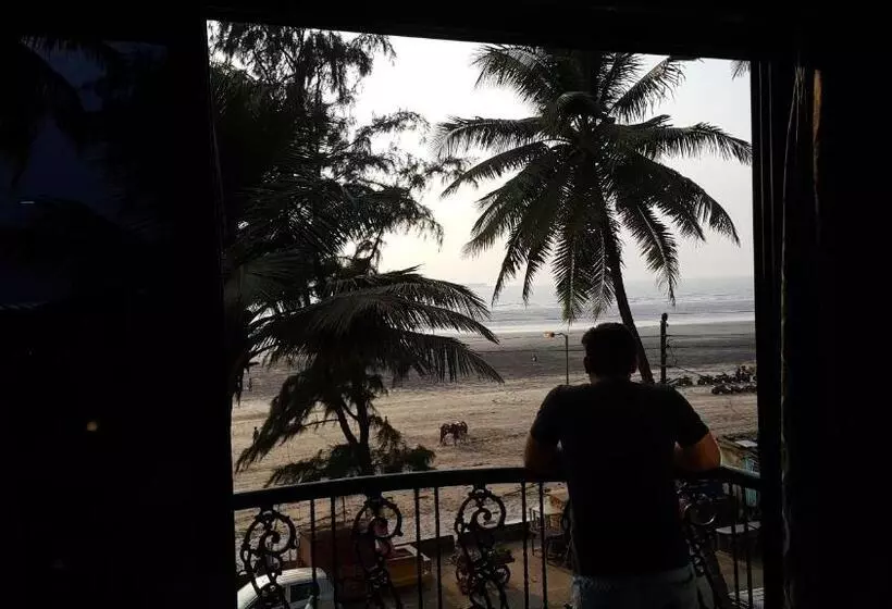 ホテル Murud Marina