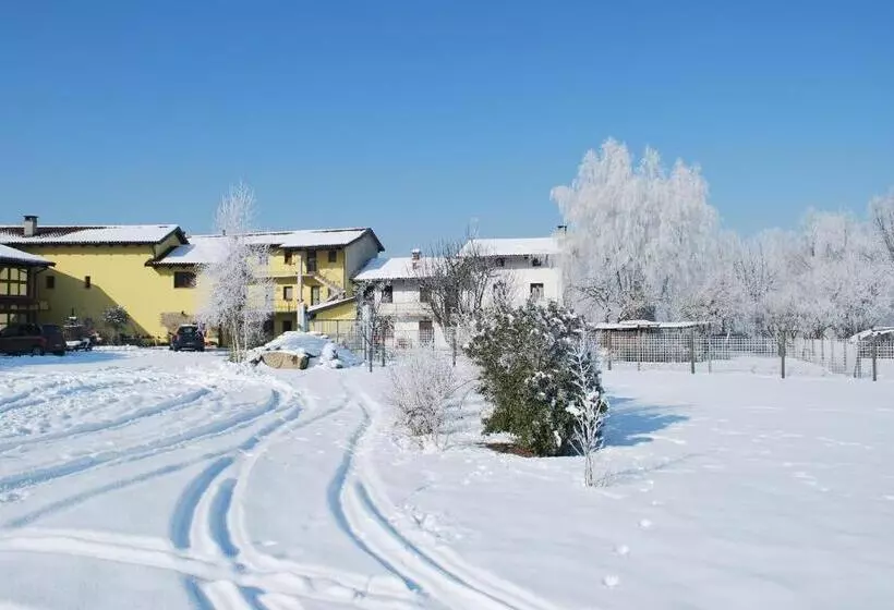 Maaseutuhotelli Agriturismo Tra Serra E Lago
