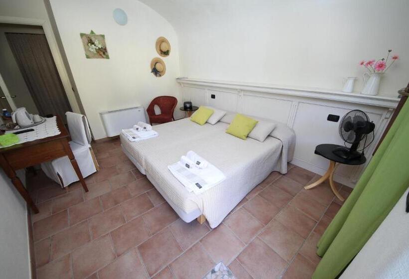 교외 호텔 Agriturismo Tra Serra E Lago