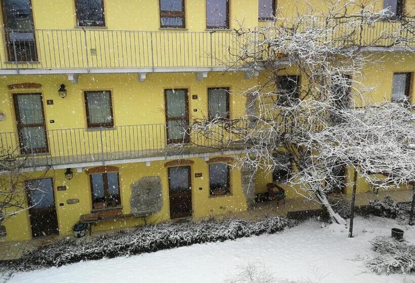 교외 호텔 Agriturismo Tra Serra E Lago