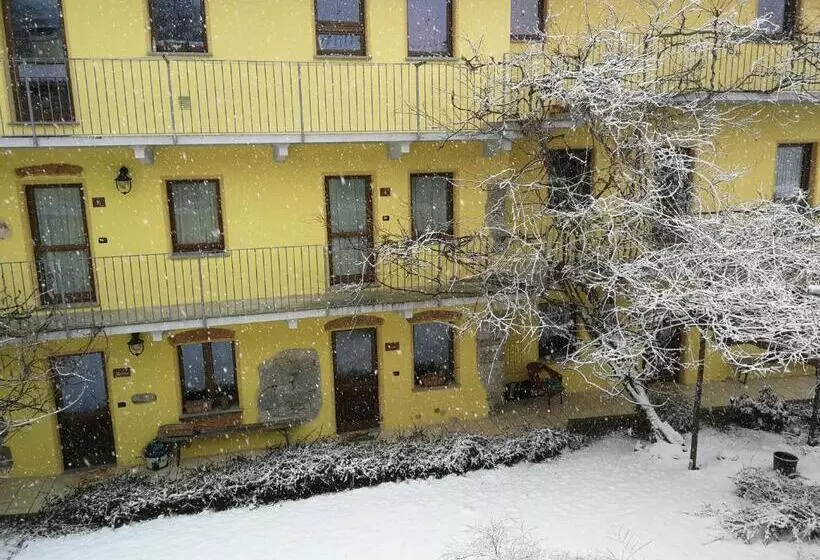 Maaseutuhotelli Agriturismo Tra Serra E Lago