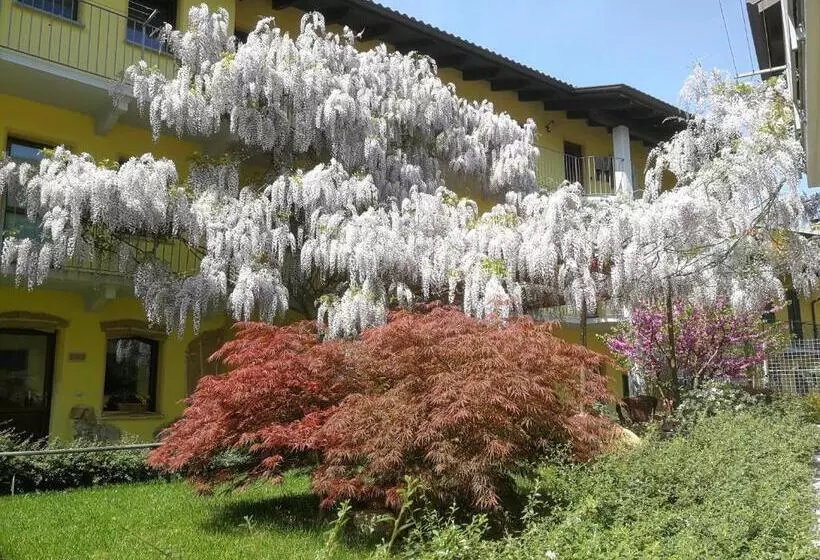 Maaseutuhotelli Agriturismo Tra Serra E Lago