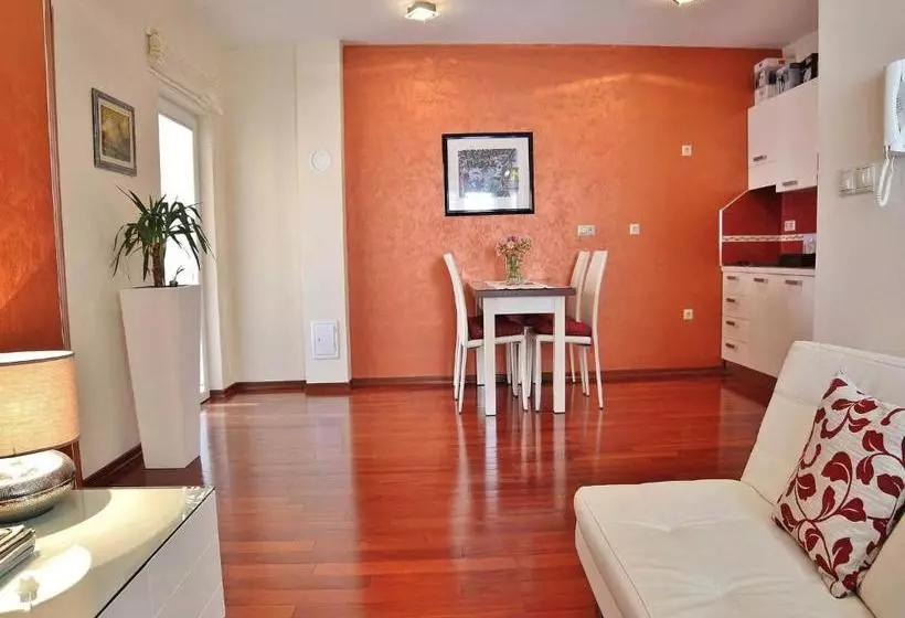 Apartment Gaga