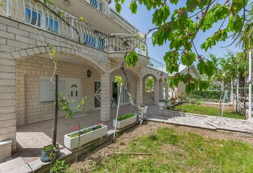 Apartments Luca