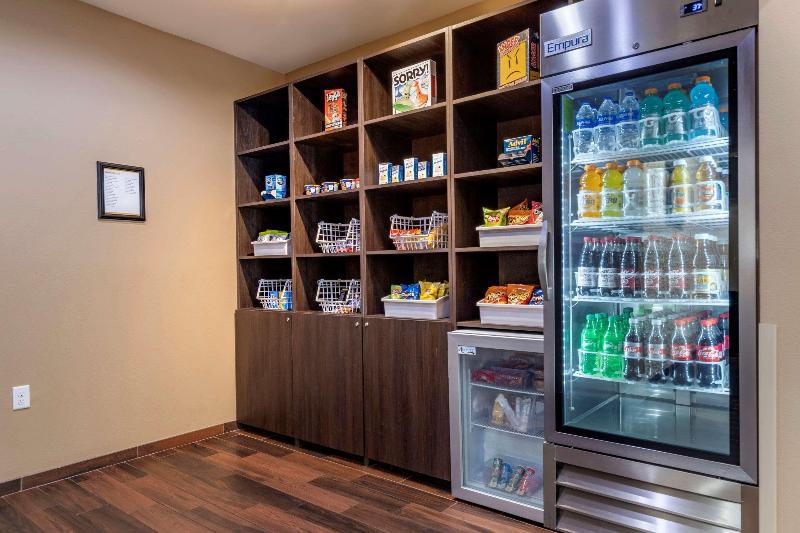 فندق Comfort Suites