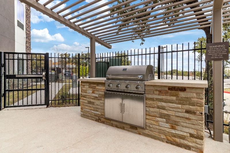 فندق Comfort Suites