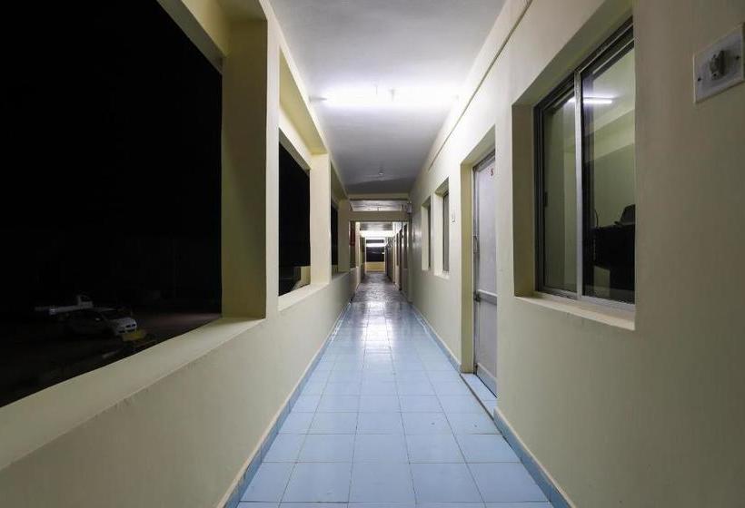 酒店 Spot On 62662 Shree Varai Krupa Guest House