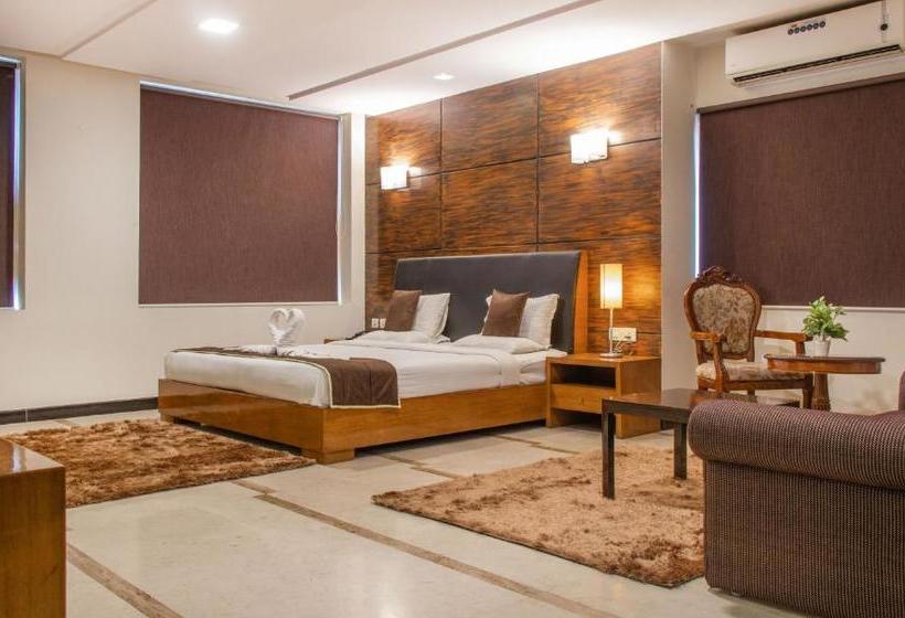 Hotel Omatra Infantry Road