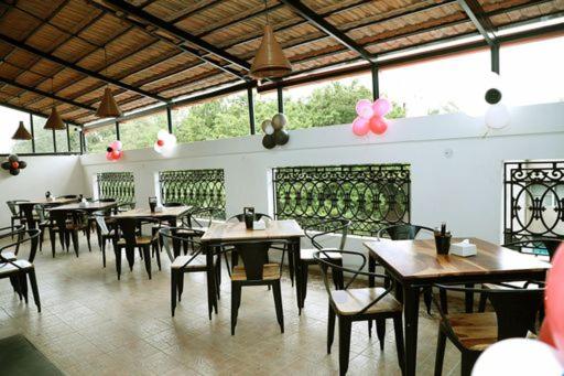 Hotel Omatra Infantry Road