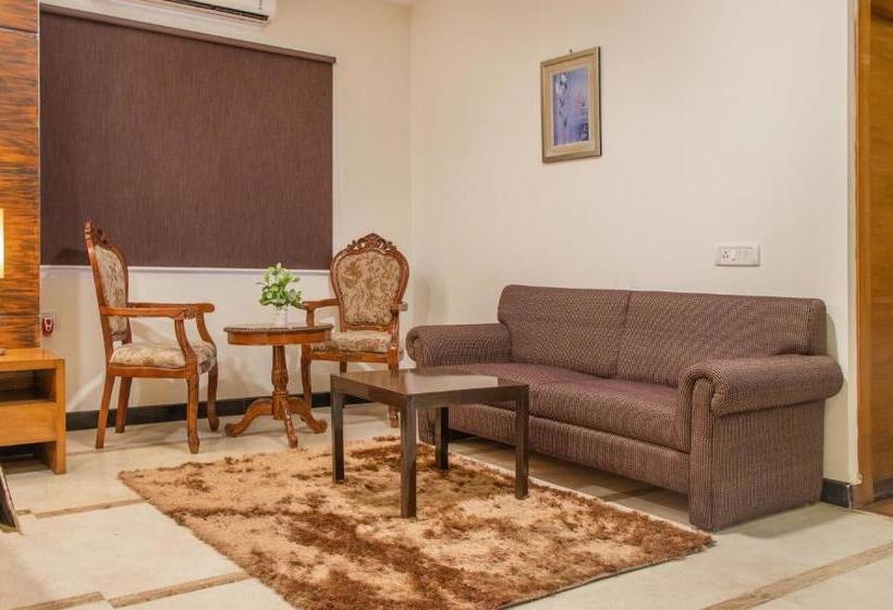 Hotel Omatra Infantry Road