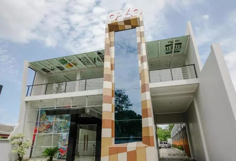 ホテル Oyo 2140 Hs Residence