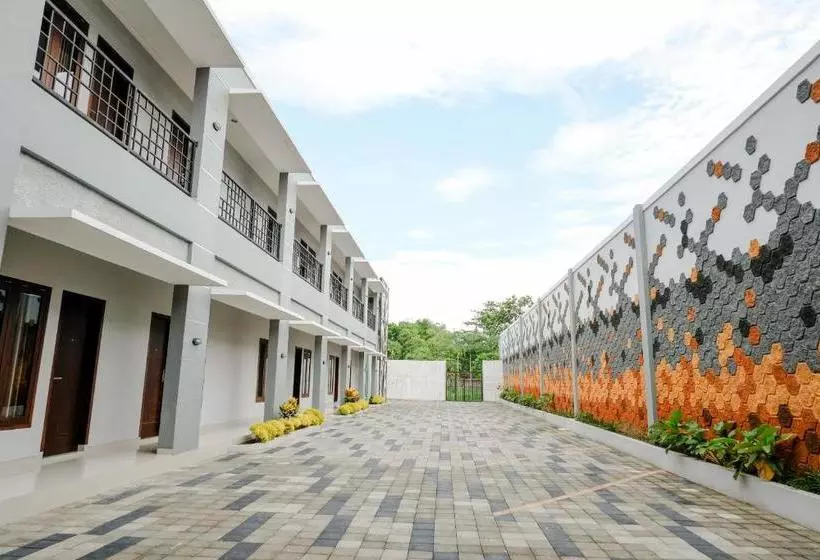 ホテル Oyo 2140 Hs Residence