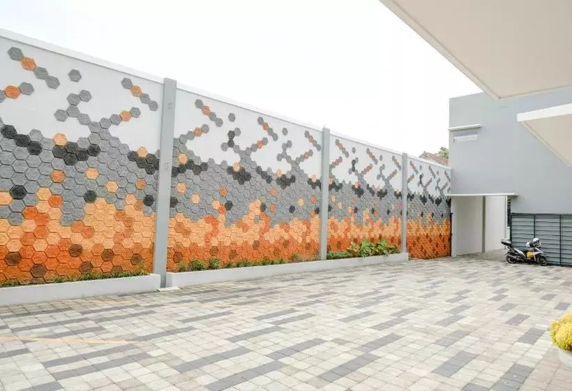 ホテル Oyo 2140 Hs Residence