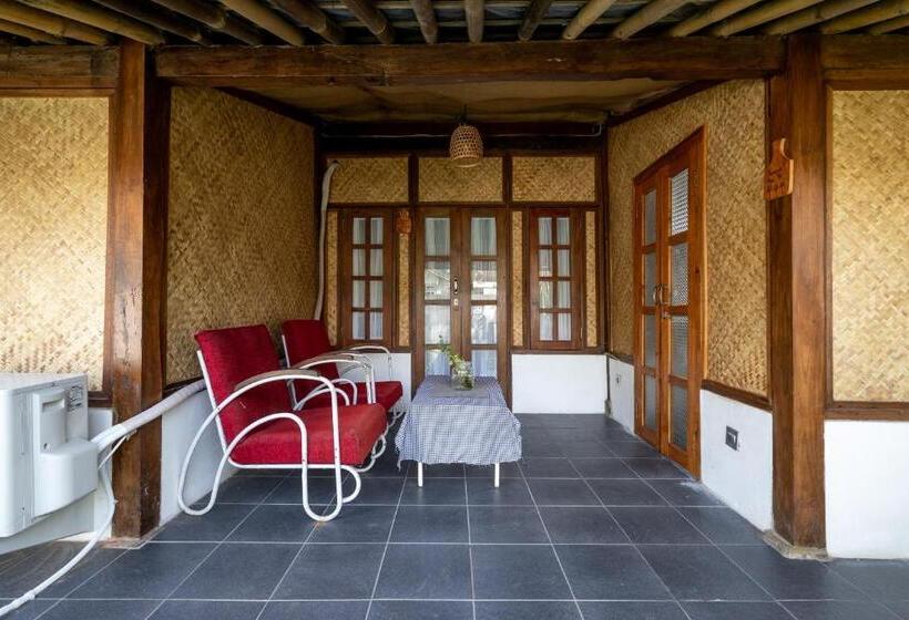 فندق Oyo 2393 Omahe Nawung