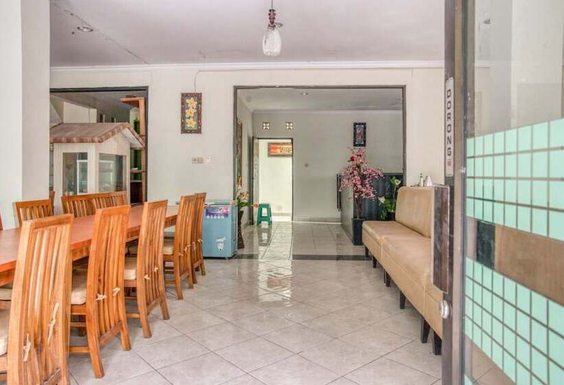 פנסיון Reddoorz Near Taman Mini Jakarta