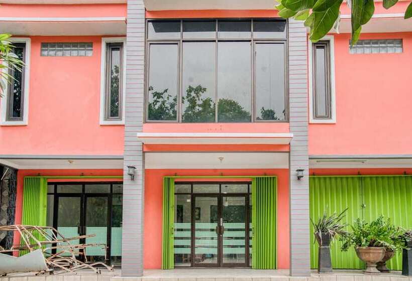 פנסיון Reddoorz Near Taman Mini Jakarta