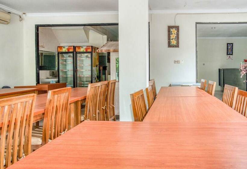 פנסיון Reddoorz Near Taman Mini Jakarta