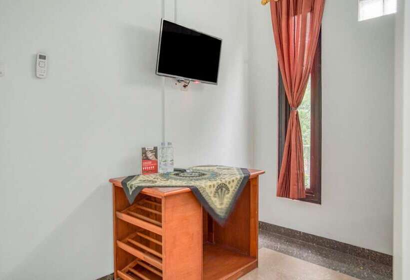 פנסיון Reddoorz Near Taman Mini Jakarta