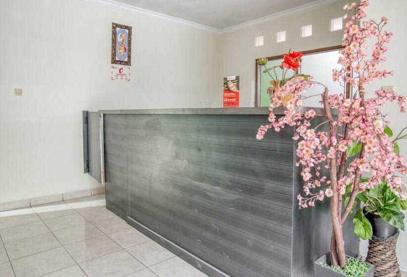 פנסיון Reddoorz Near Taman Mini Jakarta