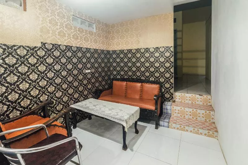 Hotelli Oyo 2165 Alyah Guest House Syariah