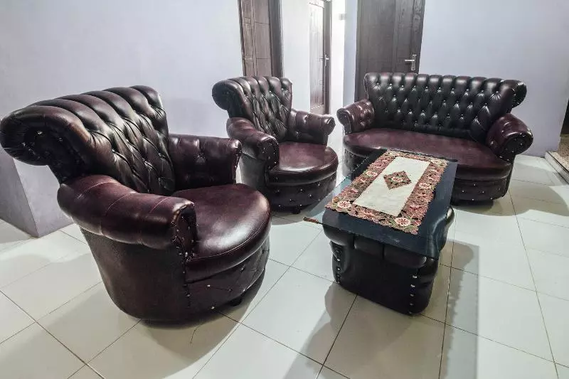 Hotelli Oyo 2165 Alyah Guest House Syariah