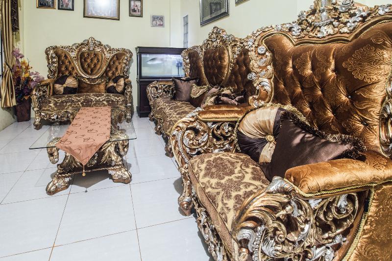 فندق Oyo 2165 Alyah Guest House Syariah