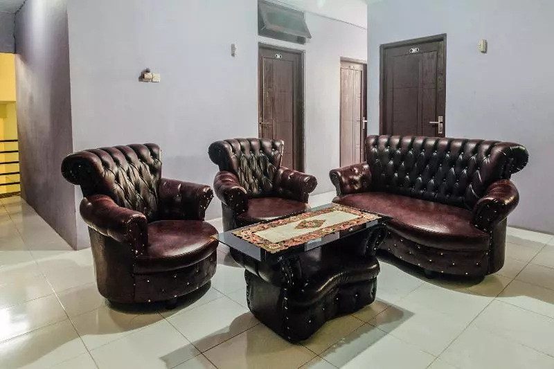 Hotelli Oyo 2165 Alyah Guest House Syariah