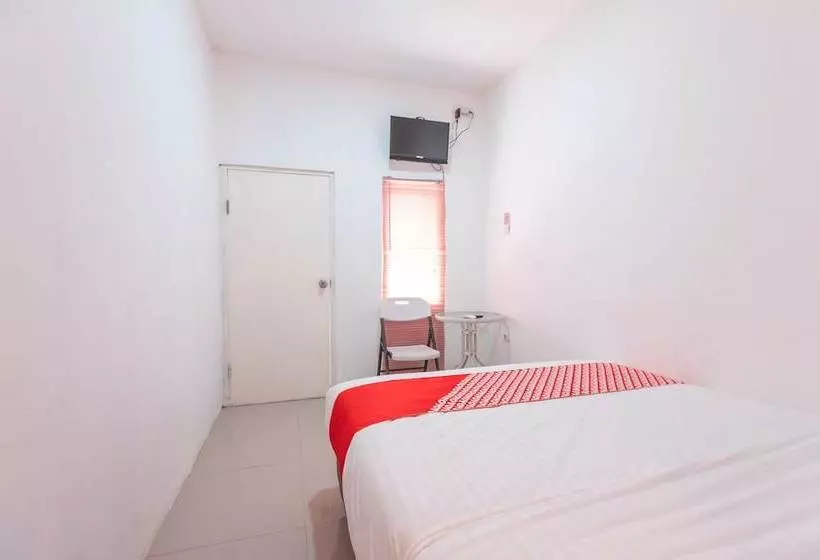 Hotelli Oyo 2229 Dolfie Residence