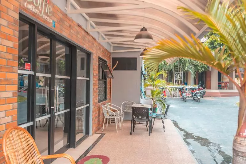 Hotelli Oyo 2229 Dolfie Residence