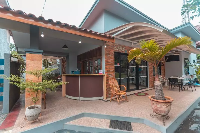 Hotelli Oyo 2229 Dolfie Residence