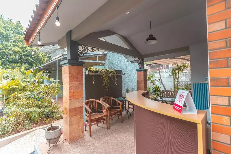 Hotelli Oyo 2229 Dolfie Residence