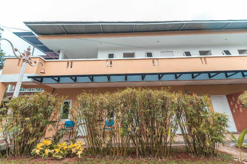 Otel Oyo 2229 Dolfie Residence