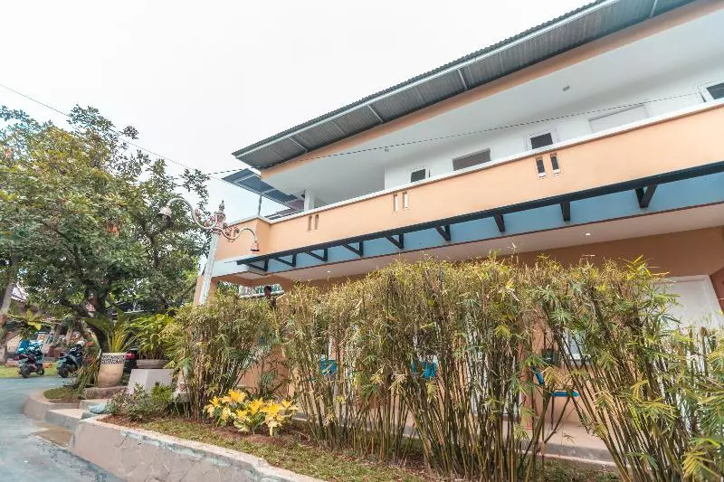 Hotelli Oyo 2229 Dolfie Residence