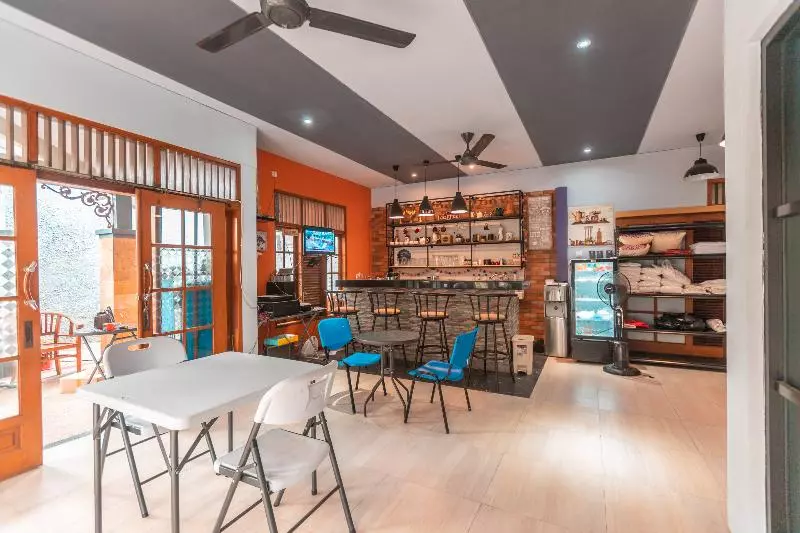 Hotelli Oyo 2229 Dolfie Residence